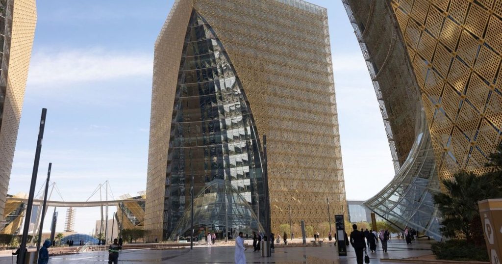 الاستثمارات الأجنبية ببورصة السعودية تسجل رقماً قياسياً وسط جهود إصلاح السوق