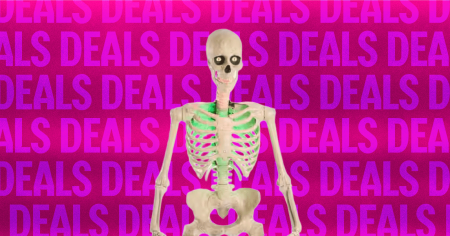 يتم خصم 75 بالمائة من High Tech Skelly (وكلبها الكبير أيضًا) في Home Depot