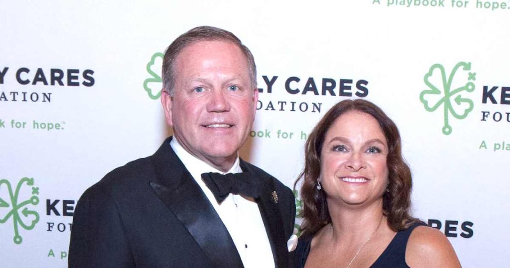 داخل ملف الطلاق الفوضوي – والمصالحة – لمدرب LSU السابق بريان كيلي وزوجته باكي