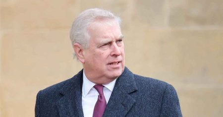 هل لا يزال الأمير أندرو عضوًا ملكيًا عاملاً؟ أين يقف مع العائلة وسط فضيحة جيفري إبستين؟