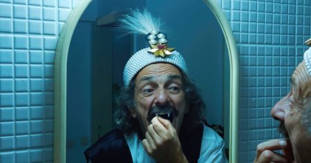 يقول مخرج فيلم دراكولا البذيء الذي مدته 3 ساعات إن الذكاء الاصطناعي فظ ومزعج. لهذا السبب استخدمه