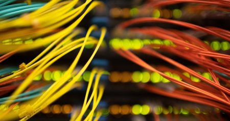 إدارة ترمب تتحرك لتسريع ربط الذكاء الاصطناعي بشبكات الكهرباء