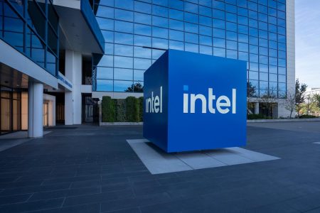 الأعمال الرئيسية لشركة Intel ليست قريبة من التحول