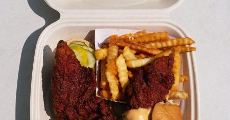 يخسر Sora من OpenAI تصنيفه الأعلى في متجر التطبيقات لصالح Dave's Hot Chicken