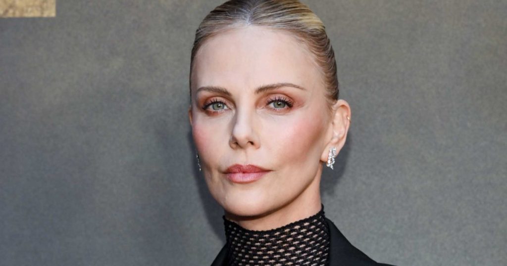 يجري! طراز سترة Moto Moto Charlize Theron معروض للبيع بخصم 50 ٪-لن يدوم طويلاً