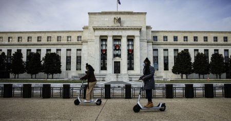 الفيدرالي الأميركي وبنك كندا يتأهبان لخفض أسعار الفائدة