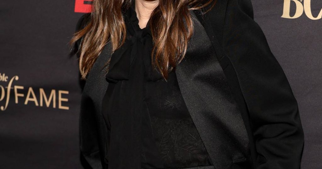 درو باريمور يصف الذهاب إلى مركز إعادة التأهيل في سن الرابعة عشرة بأنه “أفضل شيء حدث لي على الإطلاق”