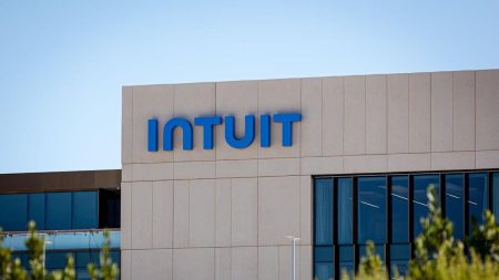 تطلق Intuit مجموعة Accountant Suite المعتمدة على الذكاء الاصطناعي لتحويل العمليات