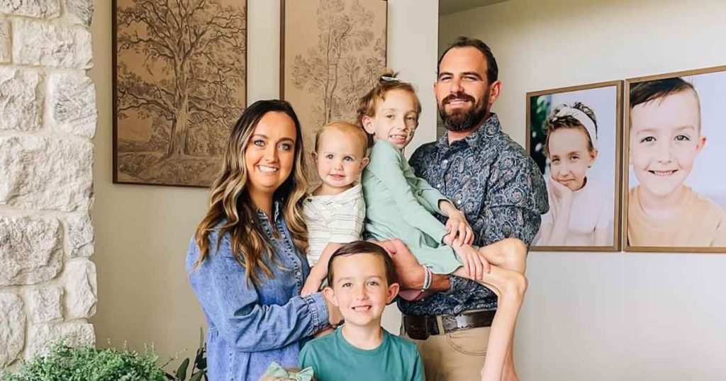 أم مؤثرة تبلغ من العمر 9 سنوات مصابة بالسرطان في المرحلة الرابعة تشاركها عاطفياً “كل يوم يشعر بالثقل”