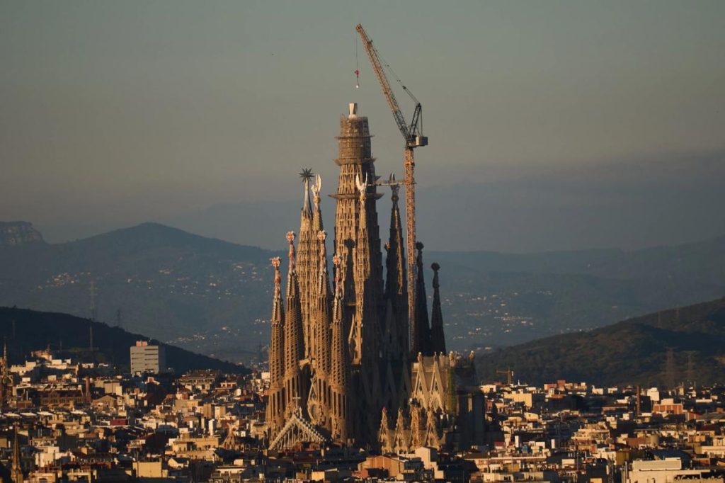 صور جديدة لكنيسة Sagrada Familia الشهيرة، والتي أصبحت الآن أطول كنيسة في العالم