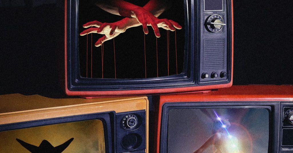 في مؤتمر مؤامرة في أيرلندا الريفية ، كان تشارلي كيرك النجم