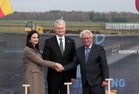 قال الرئيس التنفيذي لشركة Rheinmetall لرويترز إن شركة Rheinmetall تقترب من إبرام عقد ذخيرة بمليارات اليورو