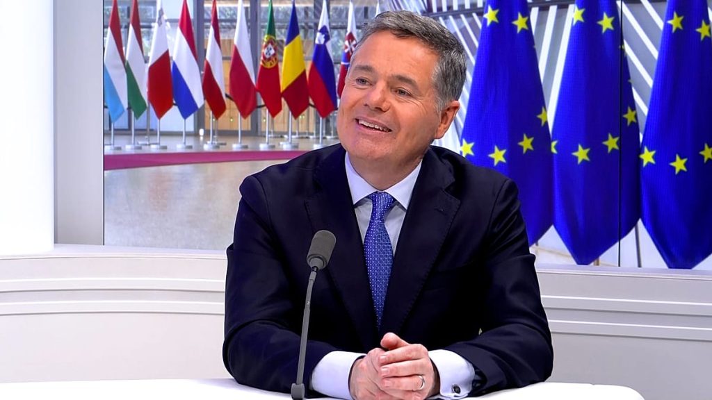 رئيس مجموعة اليورو يطالب باعادة صياغة معادلة النمو في عالم متغير في حديث لشبكة يورونيوز.