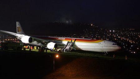 فنزويلا تسحب تراخيص 6 شركات طيران بعد إنذار نهائي بتعليق الرحلات.