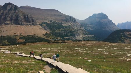 تسعير “أمريكا أولاً”: ارتفاع رسوم الدخول للأجانب في المتنزهات الوطنية الأمريكية يثير قلقاً سياحياً.