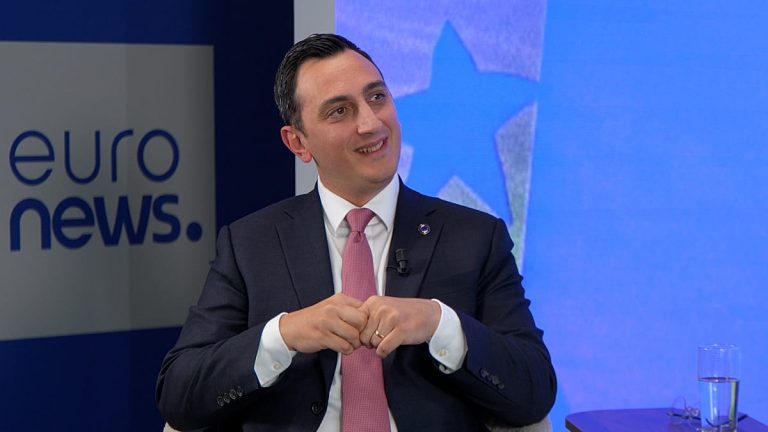 مفوضة الاتحاد الأوروبي تنتقد محاولات إعادة إحياء الدوري السوبر لكرة القدم.