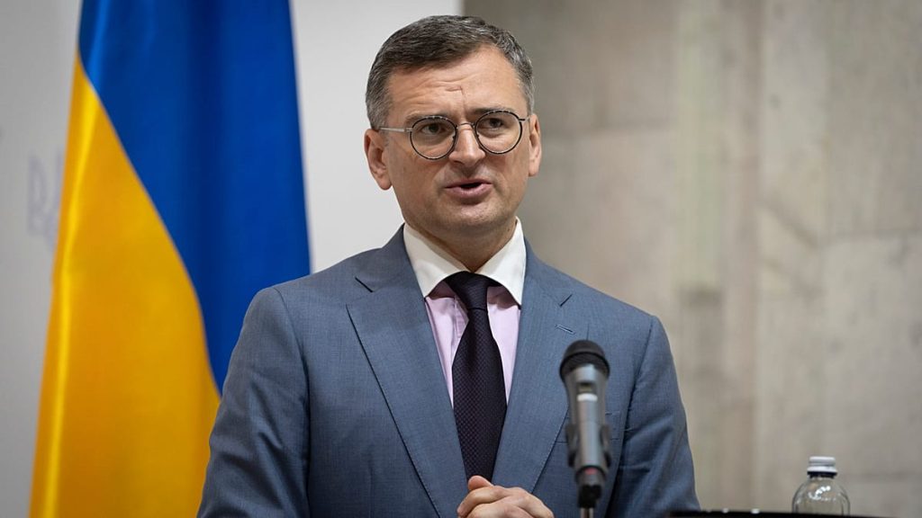 تصريح كوليبا (Kuleba) لمجموعة “يورونيوز”: وضع سقف للجيش الأوكراني “يفسح الطريق إلى الجحيم”.