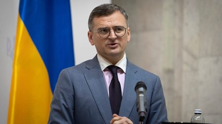 تصريح كوليبا (Kuleba) لمجموعة “يورونيوز”: وضع سقف للجيش الأوكراني “يفسح الطريق إلى الجحيم”.