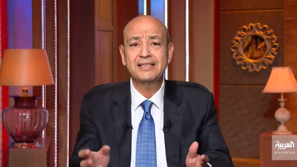 مذيع العربية لعمرو أديب: نقدمك بالإعلامي المصري أم السعودي.. والأخير: العلمين في قلبي