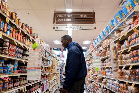 ما هو الاقتصاد “على شكل حرف K”، وما الذي يسبب الانقسام؟