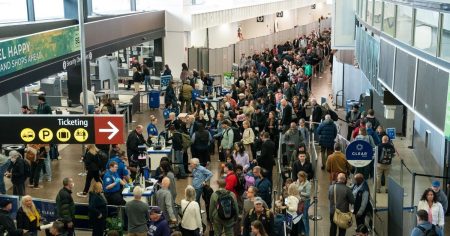 الإغلاق الحكومي الأميركي يعمق فوضى السفر ويدفع لإلغاء مئات الرحلات