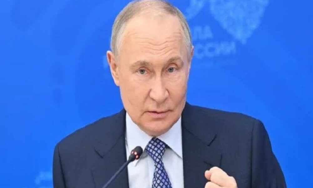 زيلينسكي يطلب دعم السلاح من أمريكا وبوتين يتحدى التهديدات