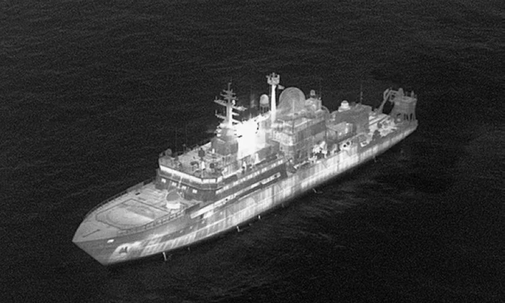 سفينة روسية تهاجم طيارين بريطانيين بالليزر ولندن ترد