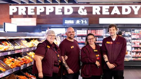 مبيعات ملابس سينسبري تتألق في النصف الأول