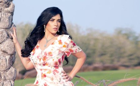 مروة نصر تشارك عائلتها فى كليب “روحي”.. فيديو