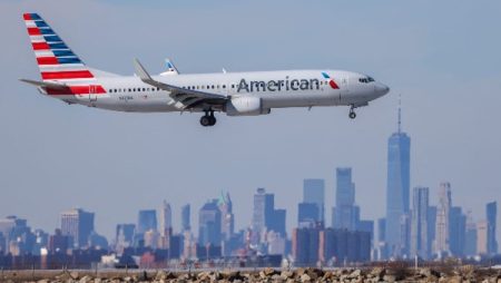 كبرى خطوط الطيران الأمريكية تلغي مئات الرحلات بسبب الإغلاق الحكومي