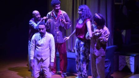 بالصور.. انطلاق أتوبيس جيزة 45 على مسرح الغد