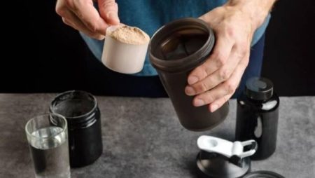 من يحمي المراهق من فخ المكملات الغذائية؟.. خطر حقيقي يهدد صحة الشباب .. تأثيرات نفسية وسلوكية سيئة