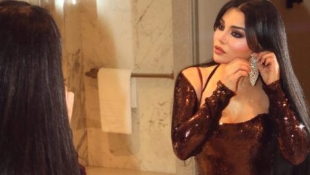 هيفاء وهبي تتألق بفستان ملفت فى حفلتها بالأردن