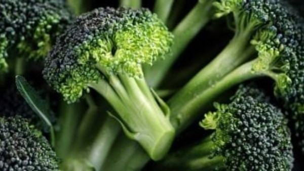 ماذا يحدث لجسمك عند تناول البروكلى؟