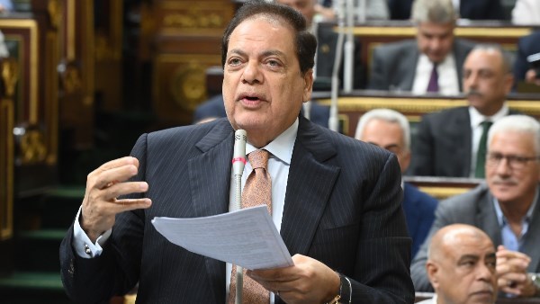 محمد أبو العينين.. من دعم المعلم إلى تشريعات المستقبل تحت قبة البرلمان.. فيديو