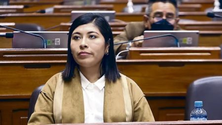 بعد منح اللجوء لرئيسة وزرائها السابقة.. بيرو تقطع علاقاتها مع المكسيك