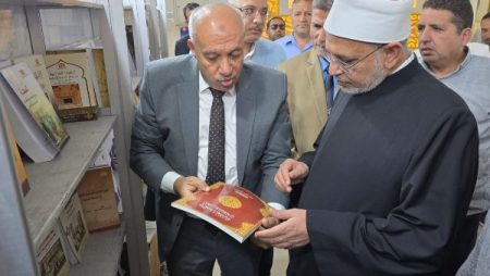 دار الكتب والوثائق القومية تشارك في معرض كلية الدراسات الإسلامية والعربية للبنات بجامعة الأزهر