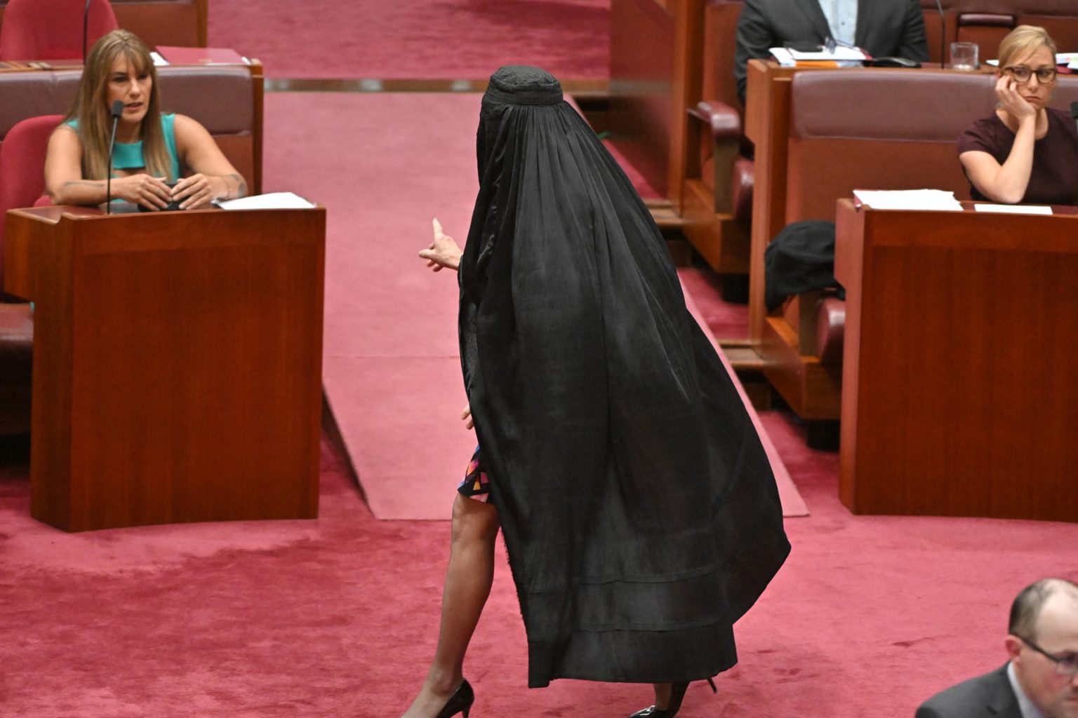برلمانية أسترالية تُشعل جدلا بعد دخولها مجلس الشيوخ بالنقاب
