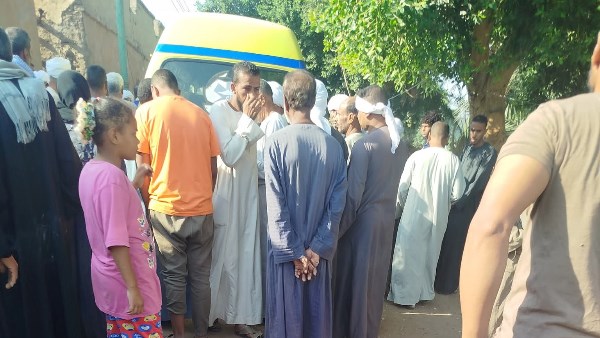 أهالي القرنة يعثرون على جثة لسيدة مسنة طافية في الترعة بالأقصر| القصة الكاملة أهالي القرنة يعثرون على جثة لسيدة مسنة طافية في الترعة بالأقصر| القصة الكاملة