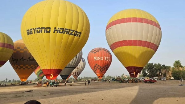 انطلاق 60 رحلة بالون طائر بسماء الأقصر