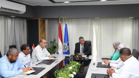 محافظ أسوان: تكليفات مشددة لتسريع معدلات إنجاز مشروعات مبادرة “حياة كريمة”