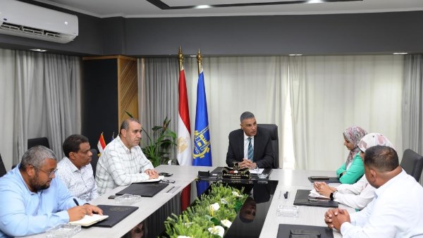 محافظ أسوان: تكليفات مشددة لتسريع معدلات إنجاز مشروعات مبادرة “حياة كريمة”