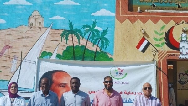 إجراء الكشف الطبي على 1141 مواطنا من أهالي قرية غرب أسوان