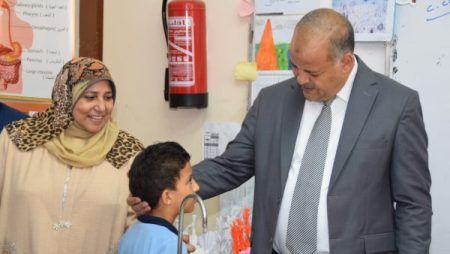 وكيل تعليم بورسعيد يؤكد أهمية الانضباط المدرسي والالتزام بحضور طابور الصباح