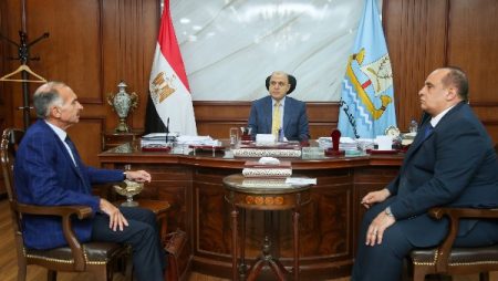 تفاصيل أول لقاء بين محافظ كفر الشيخ ورئيس شركة المياه الجديد.. صور