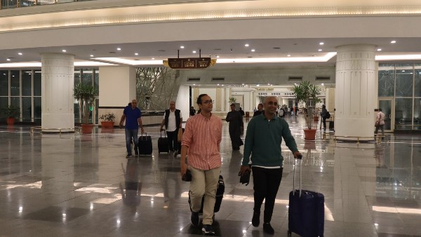 السكة الحديد تشارك في نقل القضاة المشرفين على انتخابات مجلس النواب بعدة محافظات | صور