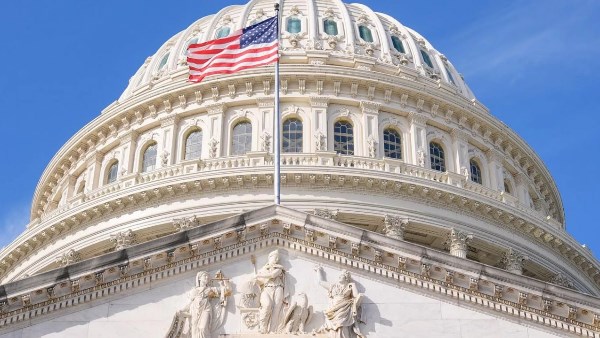 الخارجية الأمريكية :إدارة ترامب تدعم إلغاء العقوبات المفروضة على سوريا