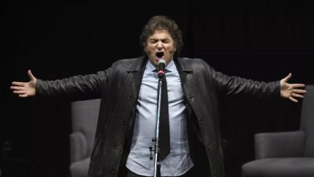 الأرجنتين.. ميلي يقبل إستقالة رئيس الحكومة ويعين متحدث الرئاسة مكانه