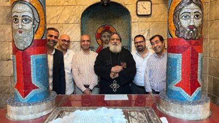 الأنبا ميخائيل يجتمع بالمرشحين للكهنوت بدير الأنبا برسوم العريان