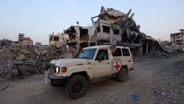 طواقم الصليب الأحمر الدولي تدخل إلى حي السلطان.. وإسرائيل تعيد جثامين15شهيدا